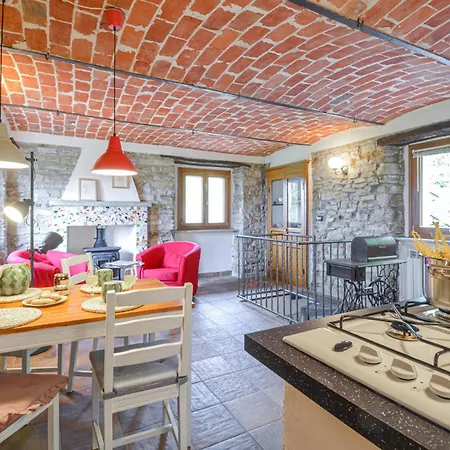Awesome Apartment In Monastero Bormida With House A Panoramic View Διαμέρισμα Monastero Bormida