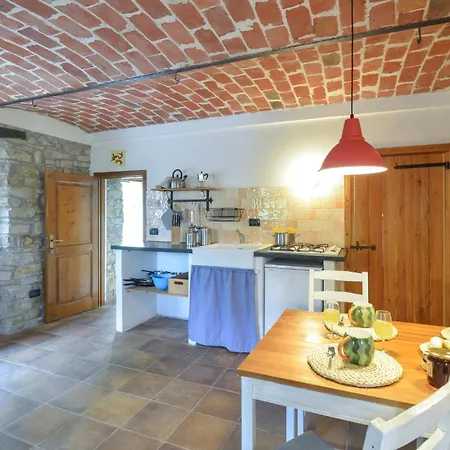 1 Bedroom Cozy In Apartment Monastero Bormida